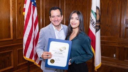 Speaker Emeritus Rendon presenting award to participant