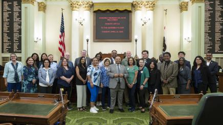 Group photo of Asm. Solache and Donate Life California representatives