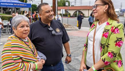 Asm. Solache speaking with two constituents